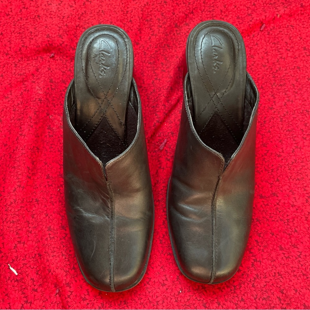 Clarks Black Leather Mules 2.5in heel Sz 7